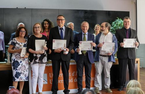 05ffcb1c-c9c8-4005-b46f-98fe26c13dc6_source-aspect-ratio_25p_0