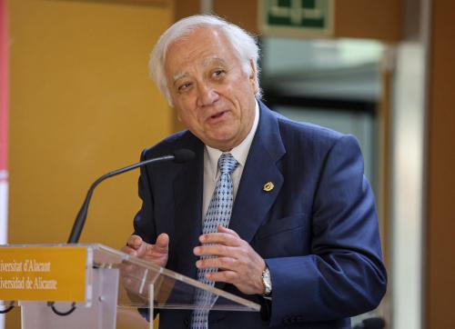 0d65f60b-2a9b-44c1-a25b-77e238036095_source-aspect-ratio_25p_0