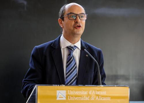 631b9c40-8b75-4dc7-99a9-bfa8b7933d23_source-aspect-ratio_25p_0_1